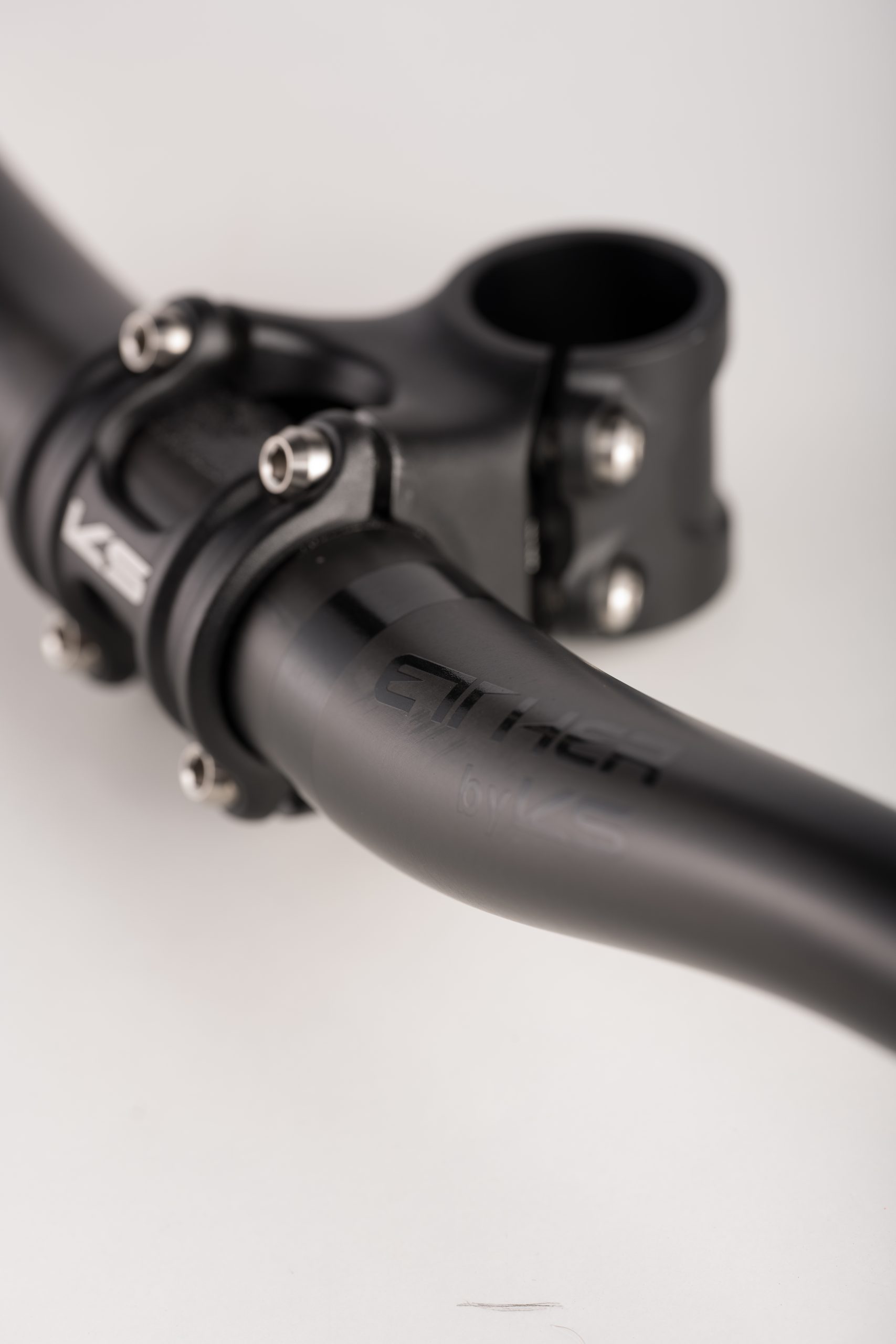 ETHER CARBON RISER BAR